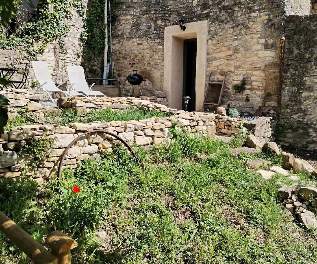 Appartement La Taniere à Lagarde-Pareol 0*,